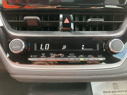 Used 2025 Toyota Corolla SE image 16