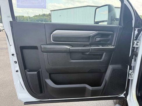 Used 2024 RAM 2500 Tradesman w/ Chrome Appearance Group image 19