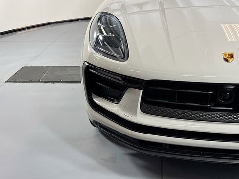 Used 2025 Porsche Macan image 28