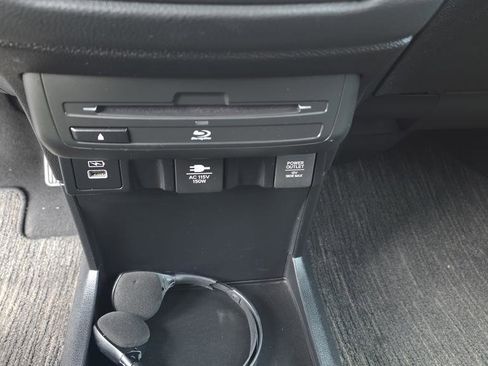 Used 2024 Honda Odyssey Touring image 32