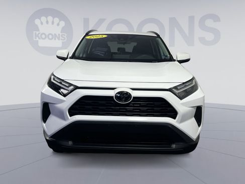 Used 2025 Toyota RAV4 XLE AWD/4WD image 4