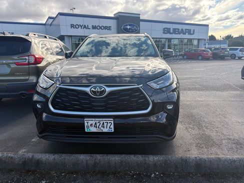 Used 2022 Toyota Highlander XLE AWD/4WD image 8