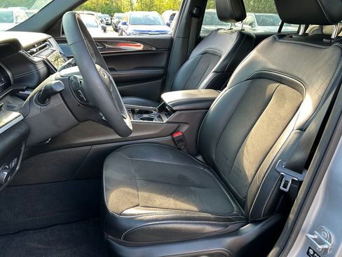 Used 2023 Jeep Grand Cherokee L Laredo image 22