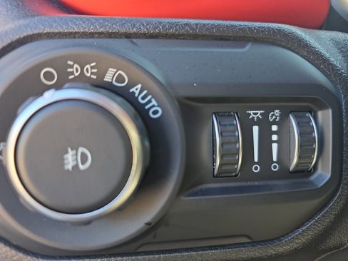 Used 2018 Jeep Wrangler Unlimited Rubicon w/ Dual Top Group image 28