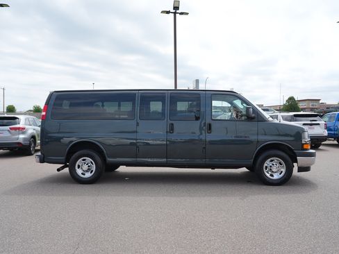 Used 2018 Chevrolet Express 3500 LT w/ LT Preferred Equipment Group RWD image 2