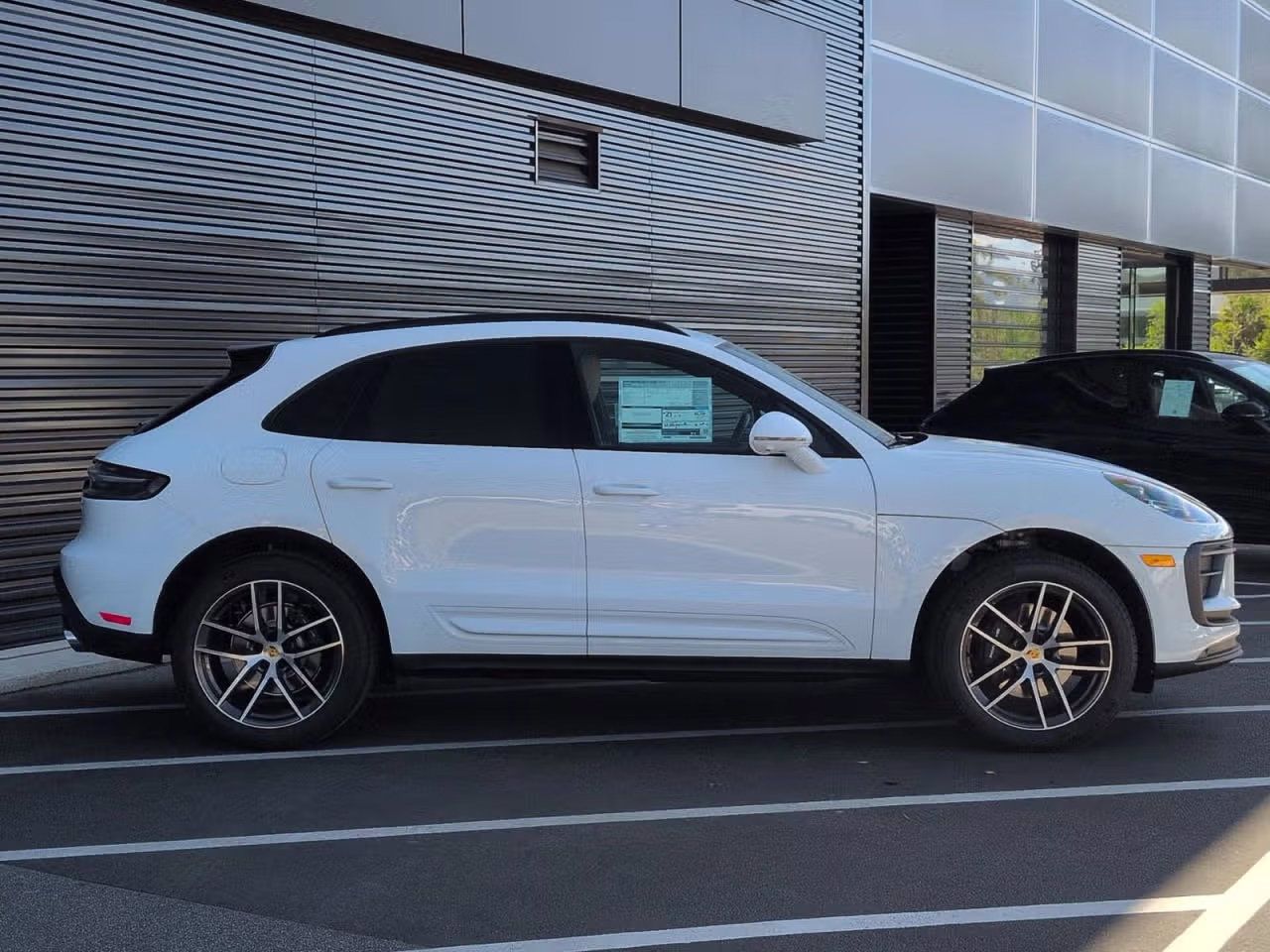 Certified 2026 Porsche Macan AWD/4WD image 8