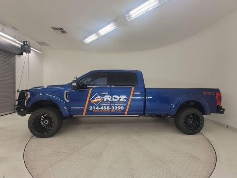 Used 2022 Ford F350 Platinum image 2