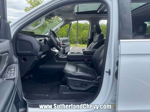 Used 2025 Ford Expedition Max Platinum AWD/4WD image 18