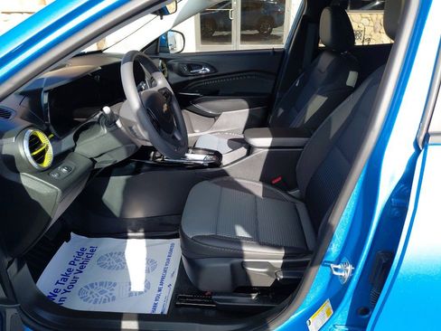 Used 2025 Chevrolet Trax LT image 15