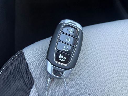 Used 2025 Hyundai Venue SEL image 24