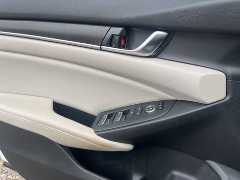 Used 2018 Honda Accord EX image 6