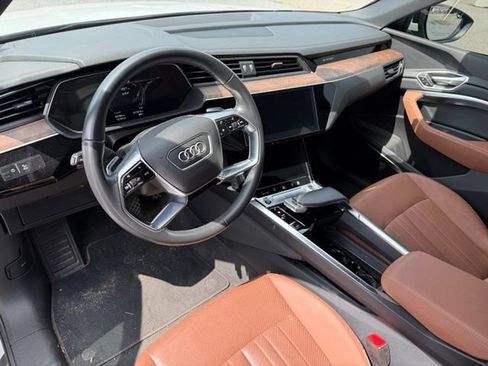 Used 2022 Audi e-tron Premium Plus w/ Premium Plus Package AWD/4WD image 12