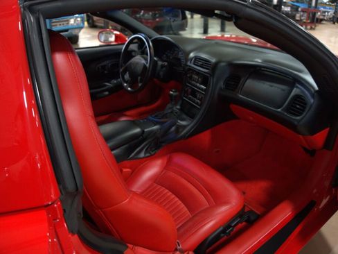 Used 2000 Chevrolet Corvette Coupe w/ Roof Pkg image 37