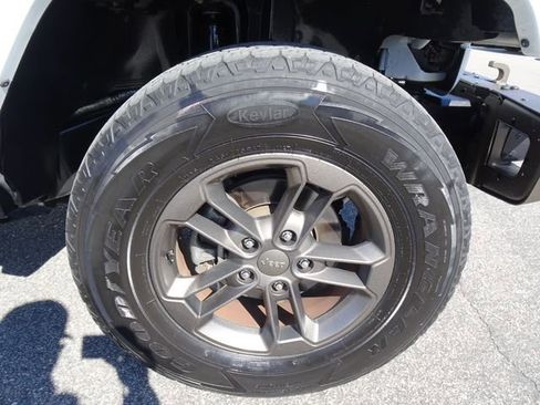 Used 2016 Jeep Wrangler Unlimited Sahara image 28