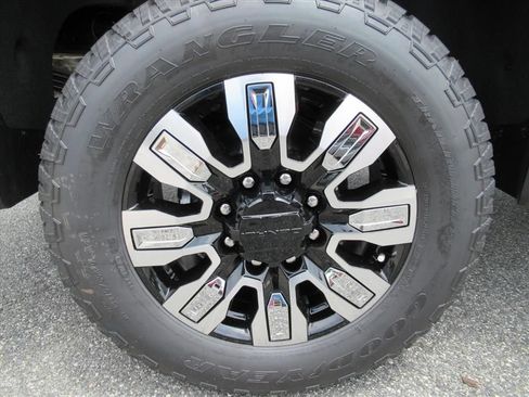 New 2026 GMC Sierra 2500 Denali w/ Denali Reserve Package AWD/4WD image 8
