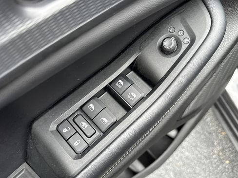 Used 2024 Jeep Grand Cherokee L Laredo image 12