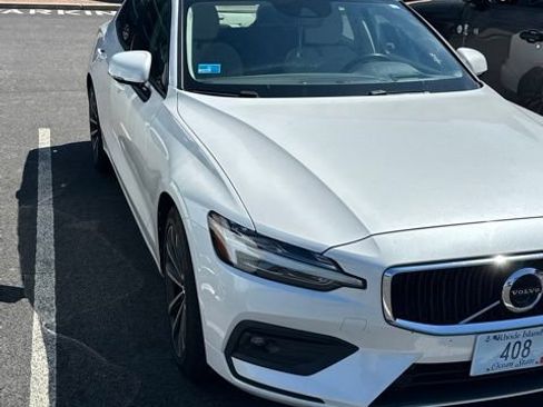 Used 2021 Volvo S60 T5 Momentum w/ Advanced Package FWD image 2