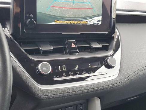 Used 2025 Toyota Corolla Cross LE FWD image 19