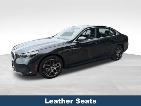 Used 2025 BMW i5 eDrive40i RWD image 2