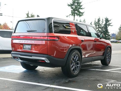 Used 2023 Rivian R1S Launch Edition image 5