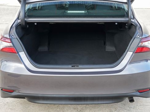 Used 2021 Toyota Camry LE FWD image 9