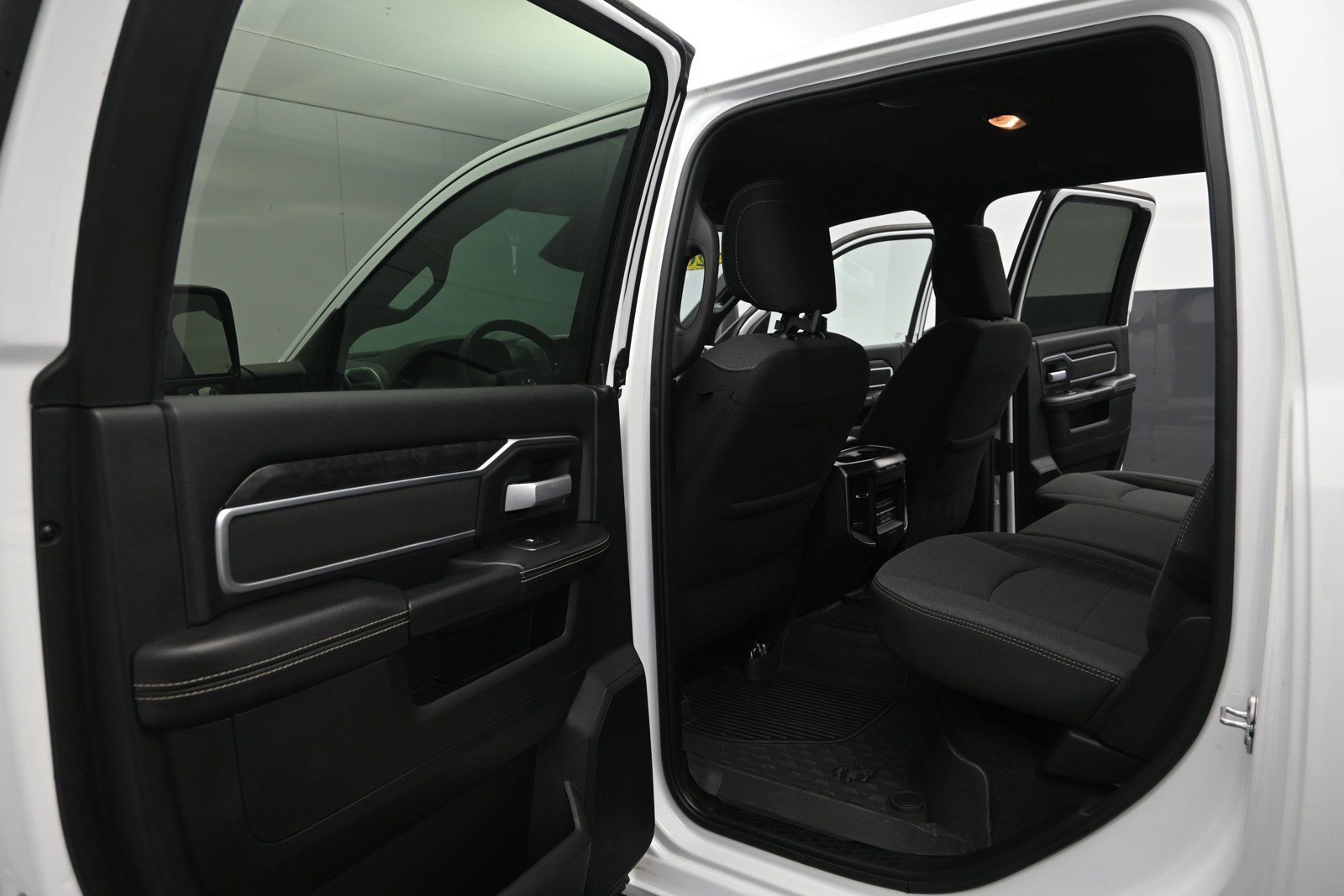 Used 2024 RAM 2500 Big Horn w/ Night Edition AWD/4WD image 11