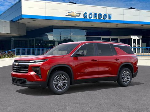 New 2026 Chevrolet Traverse LT image 2