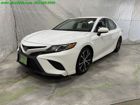 Used 2019 Toyota Camry SE FWD image 1