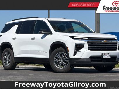Used 2025 Chevrolet Traverse LT