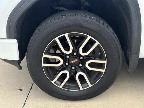 Used 2019 GMC Sierra 1500 AT4 w/ Driver Alert Package I AWD/4WD image 4