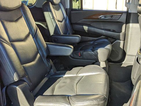Used 2017 Cadillac Escalade ESV Luxury AWD/4WD image 21