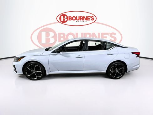 Used 2024 Nissan Altima 2.5 SR w/ SR Premium Package AWD/4WD image 8