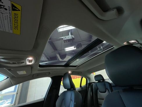 Used 2020 Volvo S60 T6 Momentum image 17