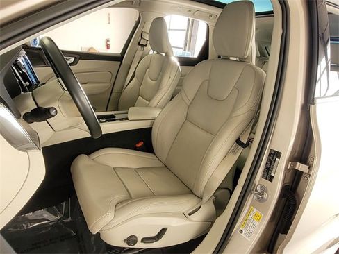 Certified 2023 Volvo XC60 B5 Ultimate w/ Climate Package image 9