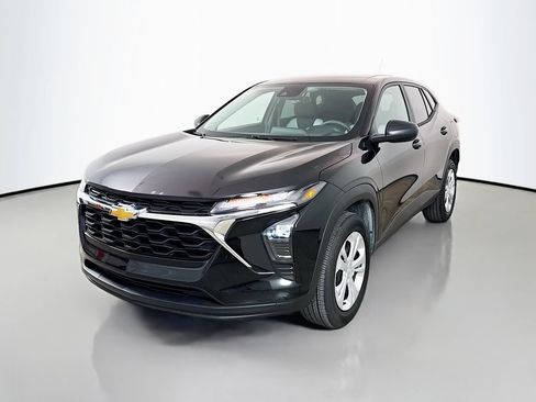 Used 2026 Chevrolet Trax LS FWD image 3