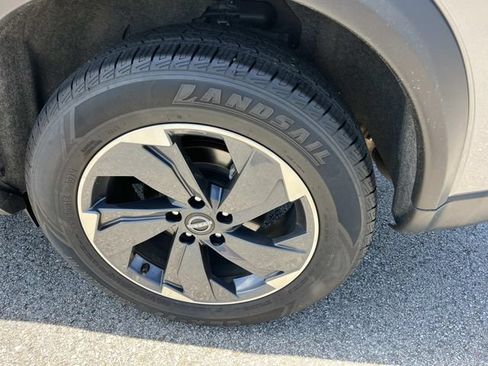 Used 2024 Nissan Rogue SV AWD/4WD image 11