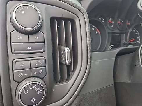 Used 2025 Chevrolet Silverado 2500 Custom w/ Custom Value Package image 18