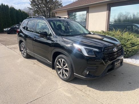Used 2024 Subaru Forester Limited AWD/4WD image 1