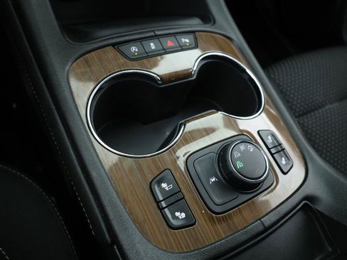 Used 2023 GMC Acadia SLE w/ Driver Convenience Package image 14