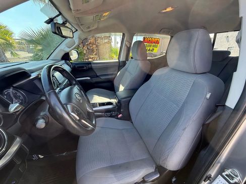 Used 2016 Toyota Tacoma SR5 w/ SR5 Appearance Package (SN) image 10