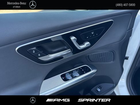 Used 2025 Mercedes-Benz GLC 300 image 12