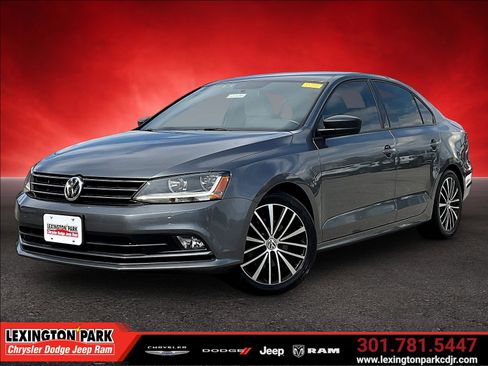 Used 2017 Volkswagen Jetta Sport FWD image 3