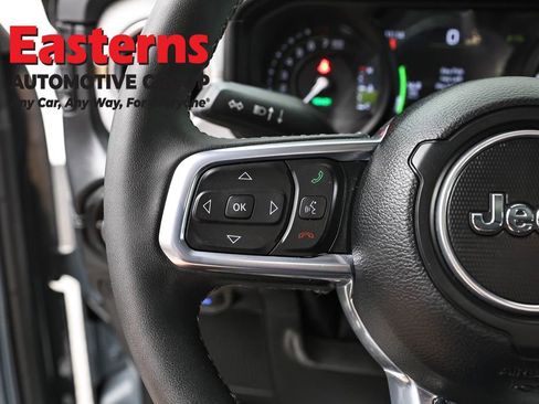 Used 2025 Jeep Wrangler Unlimited Sahara image 15