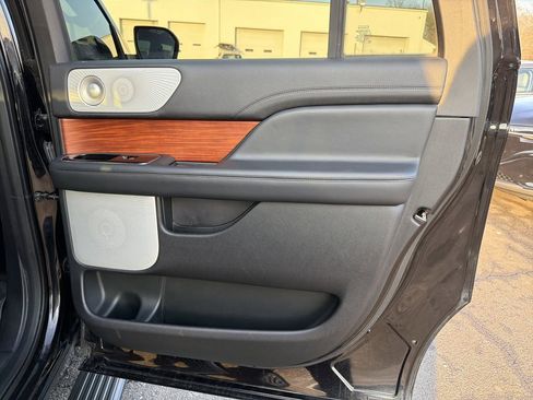 Used 2019 Lincoln Navigator L Reserve image 16