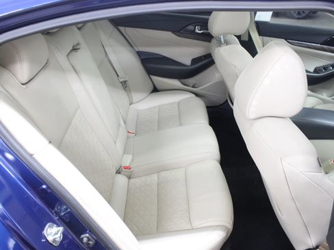 Used 2017 Nissan Maxima Platinum image 32