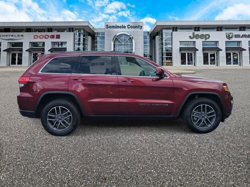 Used 2019 Jeep Grand Cherokee Laredo w/ Laredo X Package RWD image 9