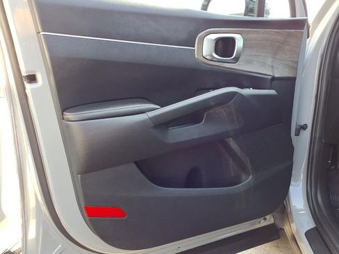 Used 2022 Kia Sorento S image 22