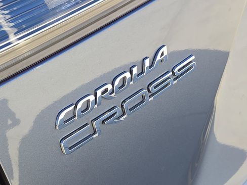Used 2024 Toyota Corolla Cross XLE w/ Convenience Package image 12