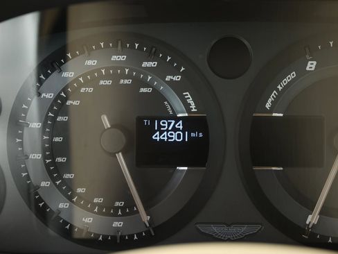 Used 2016 Aston Martin Vanquish Volante Convertible 2D image 26