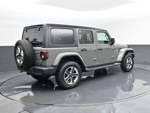 Used 2019 Jeep Wrangler Unlimited Sahara w/ Dual Top Group AWD/4WD image 22
